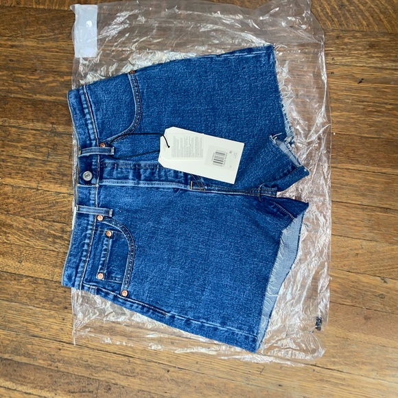 Levi’s dark wash jean shorts⛲️⛲️ - Picture 4 of 11